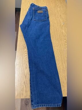 Men’s Wrangler 13MWZ 36x32 Straight Leg Blue Jeans
